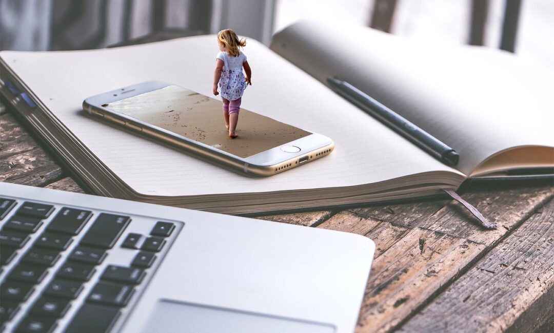 Iphone_&_presse_papiers_:_quand_la_technologie_réinvente_la_lecture_classique